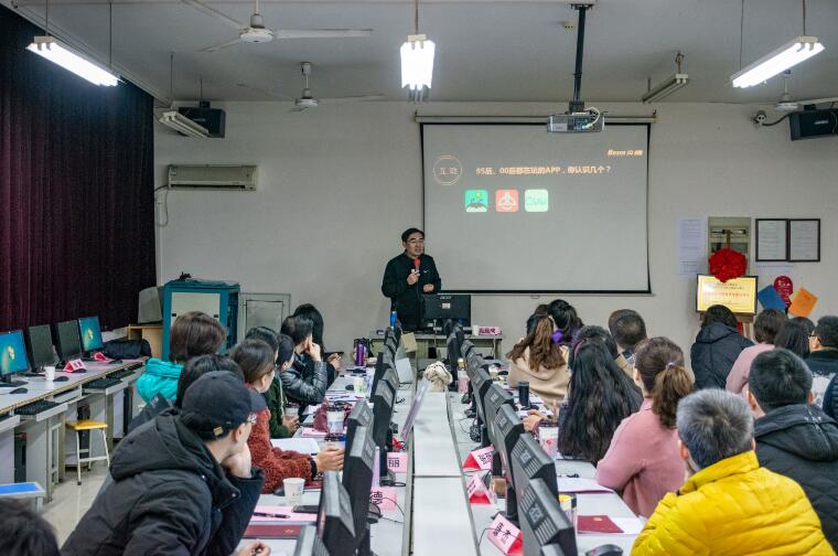 肖主讲.jpg 肖主讲.jpg